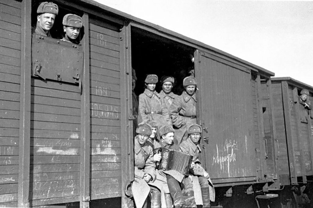 Сибиряки едут на фронт, октябрь 1941
